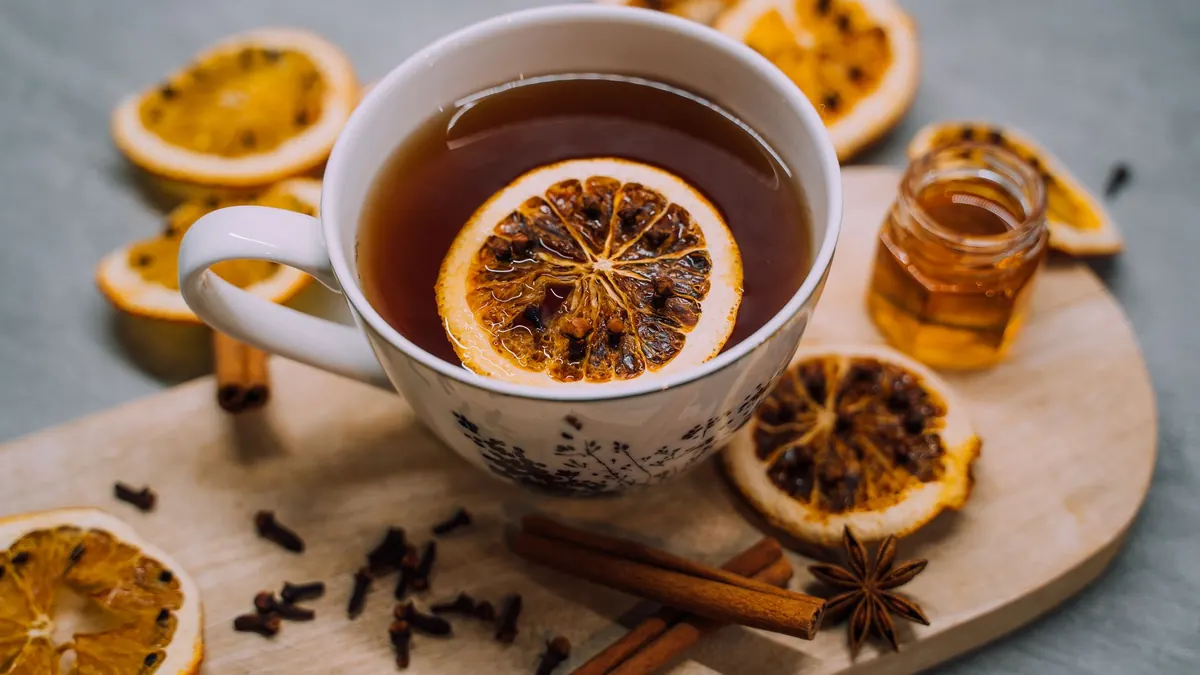 Herbal Teas from the Hedgerow: Safe Recipes for Nettle, Mint and Chamomile